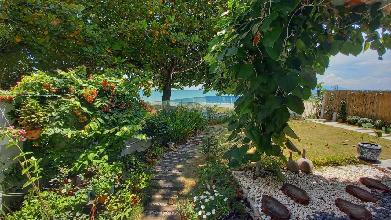Smell rose beach garden Batu Feringgi Exteriör bild