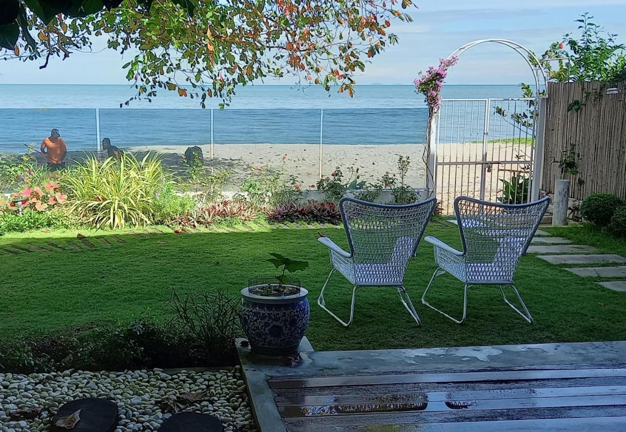 Smell rose beach garden Batu Feringgi Exteriör bild