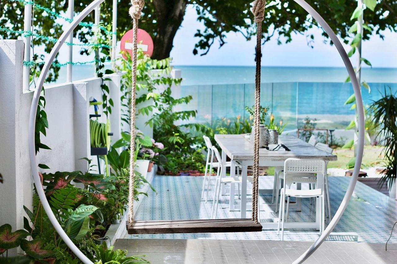 Smell rose beach garden Batu Feringgi Exteriör bild